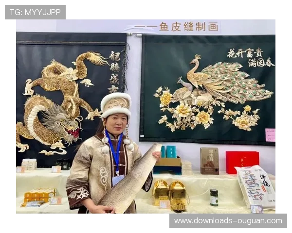 赫哲族鱼皮画与马拉松结合展现佳木斯独特文化魅力与非遗传承 赫哲族鱼皮画与马拉松结合展现佳木斯独特文化魅力与非遗传承